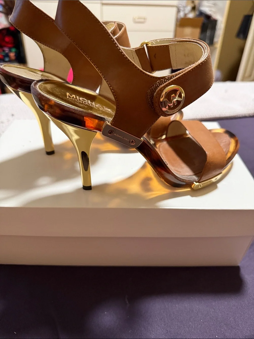 MICHAEL Michael Kors Brown Leather Tortoiseshell (Gold) Heel Sandals. Size 8.5 - Picture 4 of 10
